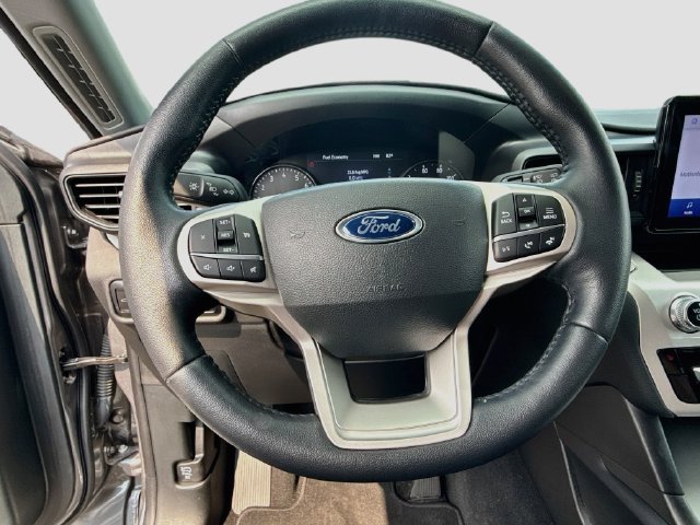 Used 2023 Ford Explorer XLT AWD/4WD image 16
