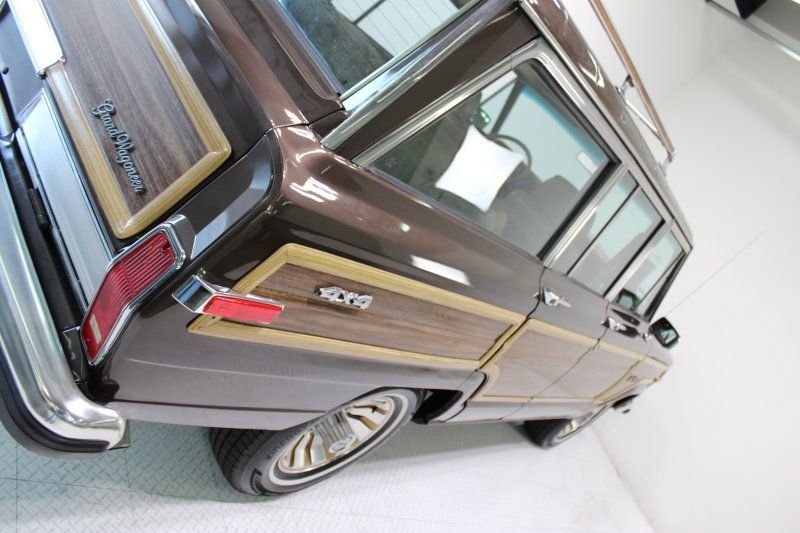 Used 1987 Jeep Grand Wagoneer AWD/4WD image 16