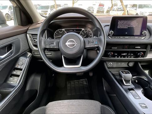 Used 2023 Nissan Rogue SV image 6