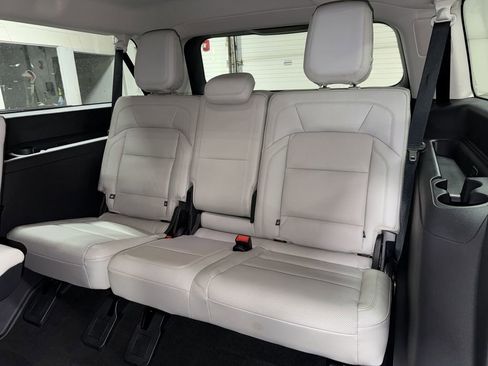 Certified 2025 Lincoln Navigator L Reserve image 21