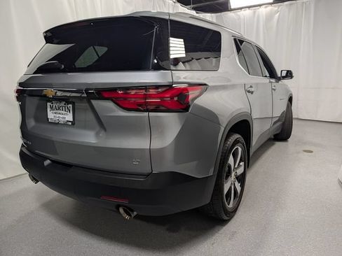 Used 2023 Chevrolet Traverse LT w/ LT Premium Package AWD/4WD image 3