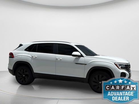 Certified 2024 Volkswagen Atlas Cross Sport SE w/ Panoramic Sunroof Package FWD image 4