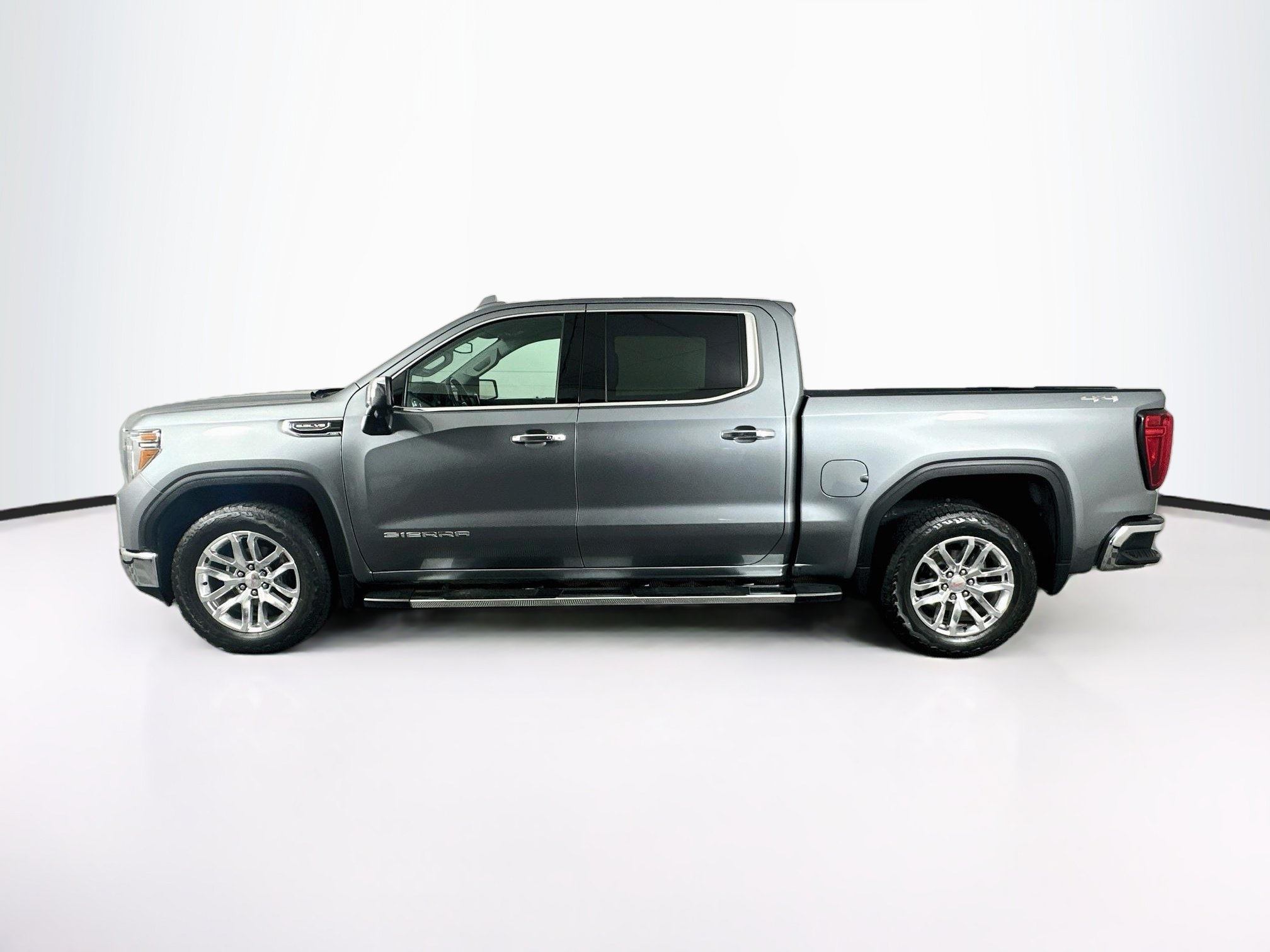 Used 2021 GMC Sierra 1500 SLT w/ SLT Premium Plus Package AWD/4WD image 4