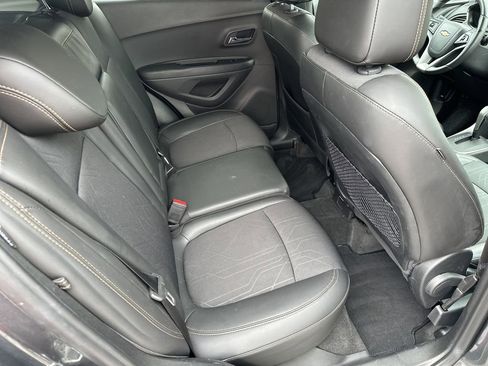 Used 2018 Chevrolet Trax LT w/ LT Convenience Package FWD image 33