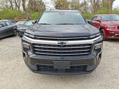 Used 2025 Chevrolet Traverse LT w/ Driver Confidence Package image 2