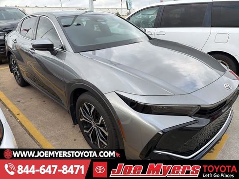 Used 2023 Toyota Crown XLE image 5