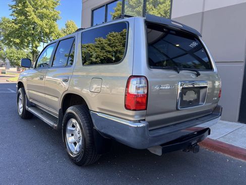 Used 2002 Toyota 4Runner SR5 RWD image 3
