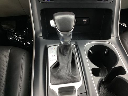 Used 2024 Kia Carnival LX FWD image 37