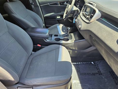 Used 2017 Kia Sorento FWD image 13