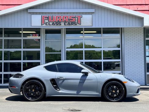Used 2024 Porsche 718 Cayman RWD image 2
