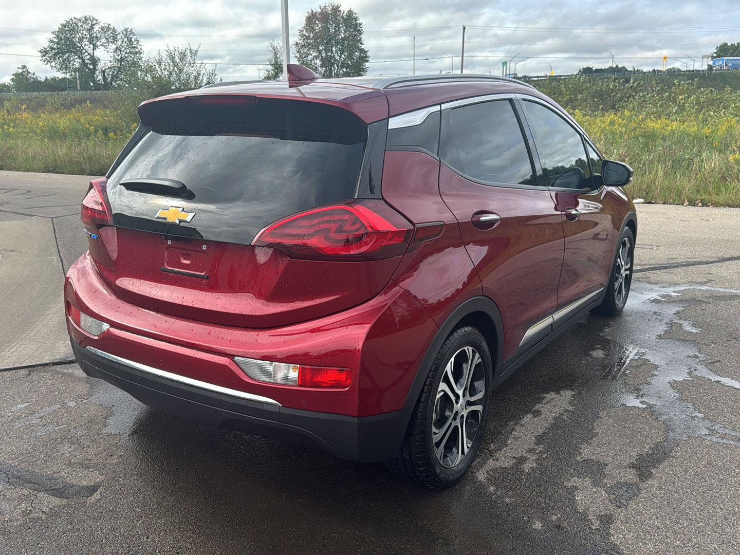 Used 2021 Chevrolet Bolt Premier w/ Infotainment Package FWD image 5