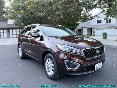 Used 2017 Kia Sorento FWD image 3