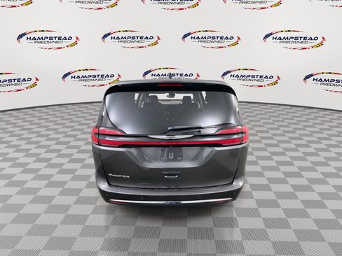 Used 2023 Chrysler Pacifica Touring-L image 7
