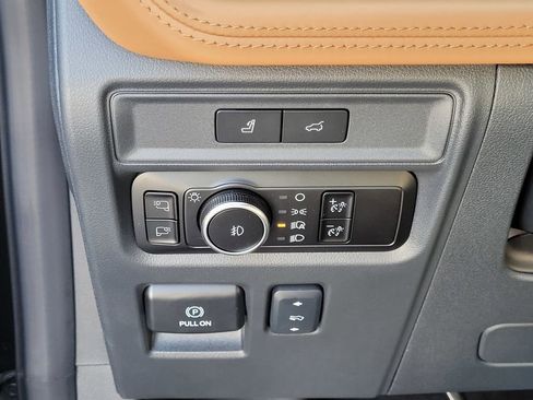 New 2024 Ford Expedition Platinum image 40