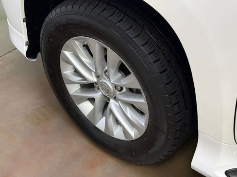 Used 2015 Lexus GX 460 w/ Premium Package image 40