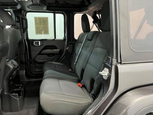 Certified 2022 Jeep Wrangler Unlimited Sahara w/ Cold Weather Group image 16