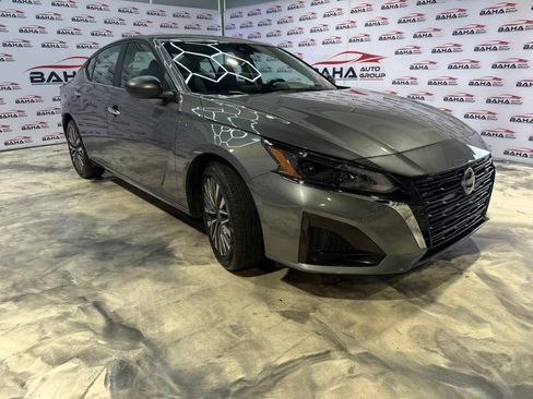 Used 2025 Nissan Altima 2.5 SV image 4