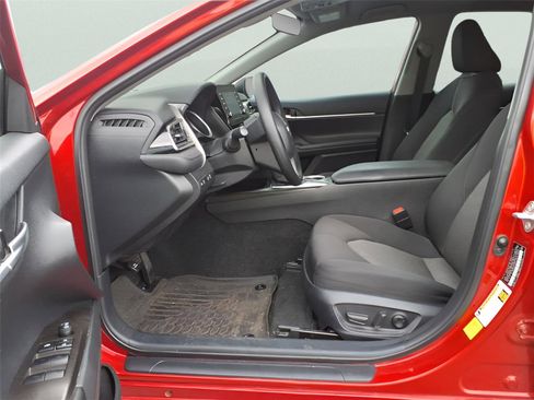 Used 2023 Toyota Camry LE image 14