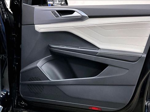 New 2026 Volkswagen Taos SEL image 30