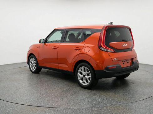 Used 2025 Kia Soul LX w/ LX Technology Package FWD image 6