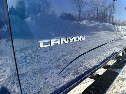 Certified 2020 GMC Canyon SLE w/ SLE Convenience Package image 30