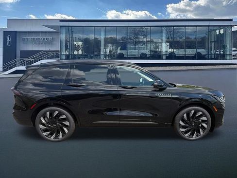 New 2026 Lincoln Nautilus Reserve AWD/4WD image 9