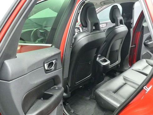 Used 2018 Volvo XC60 T5 Momentum w/ Convenience Package image 14