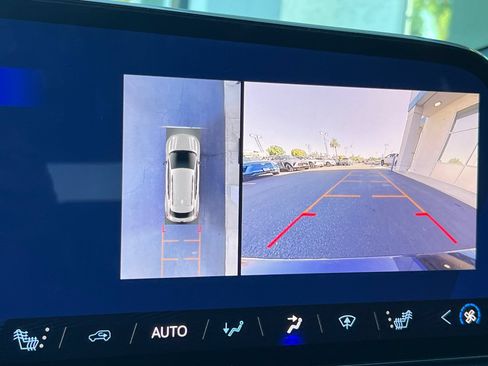 Used 2024 Chevrolet Equinox EV LT FWD image 28