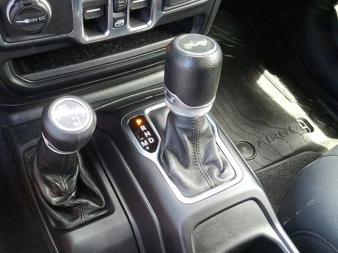 Used 2021 Jeep Wrangler Unlimited Sport AWD/4WD image 18