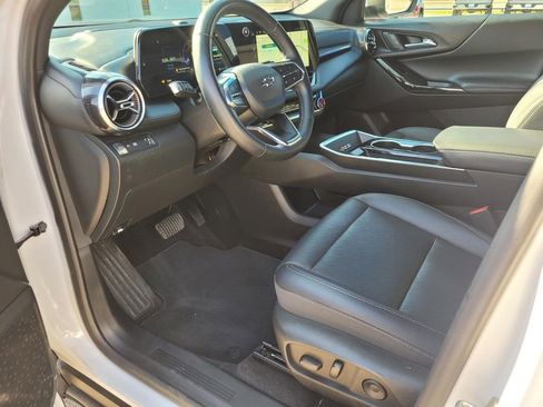 Used 2025 Chevrolet Equinox LT w/ Convenience Package II FWD image 2
