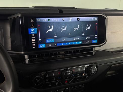 Used 2024 Jeep Wrangler Unlimited Sahara AWD/4WD image 17