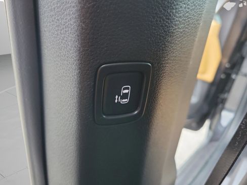 Certified 2024 Kia Carnival LX image 24