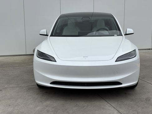 Used 2025 Tesla Model 3 Long Range image 3