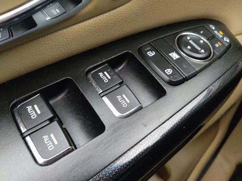 Used 2018 Kia Sedona SX FWD image 27