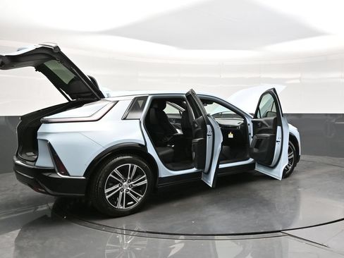 Certified 2024 Cadillac Lyriq Luxury AWD/4WD image 40