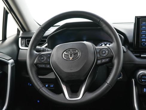 Used 2022 Toyota RAV4 XLE Premium AWD/4WD image 17