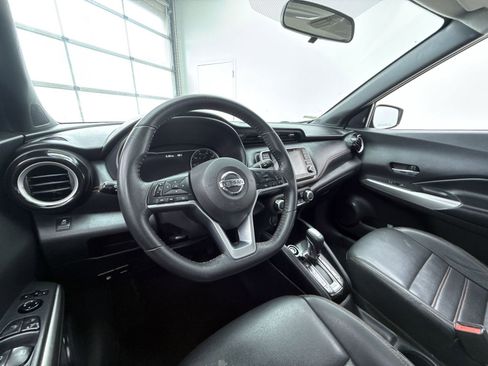 Used 2019 Nissan Kicks SR w/ SR Premium Package image 12