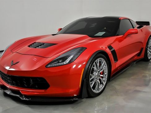 Used 2015 Chevrolet Corvette Z06 w/ Z07 Performance Package RWD image 6