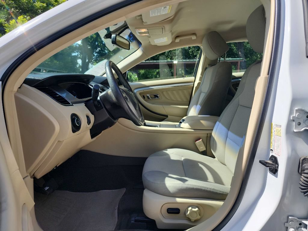 Used 2015 Ford Taurus SEL FWD image 13