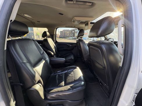 Used 2010 Chevrolet Suburban LTZ AWD/4WD image 22