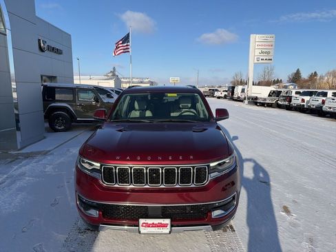 Used 2022 Jeep Wagoneer Series III w/ Premium Group I image 3
