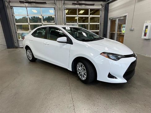 Used 2018 Toyota Corolla LE FWD image 7
