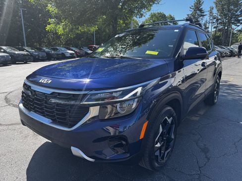 Used 2024 Kia Seltos EX AWD/4WD image 3