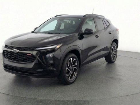 Certified 2025 Chevrolet Trax RS w/ Driver Confidence Package image 1