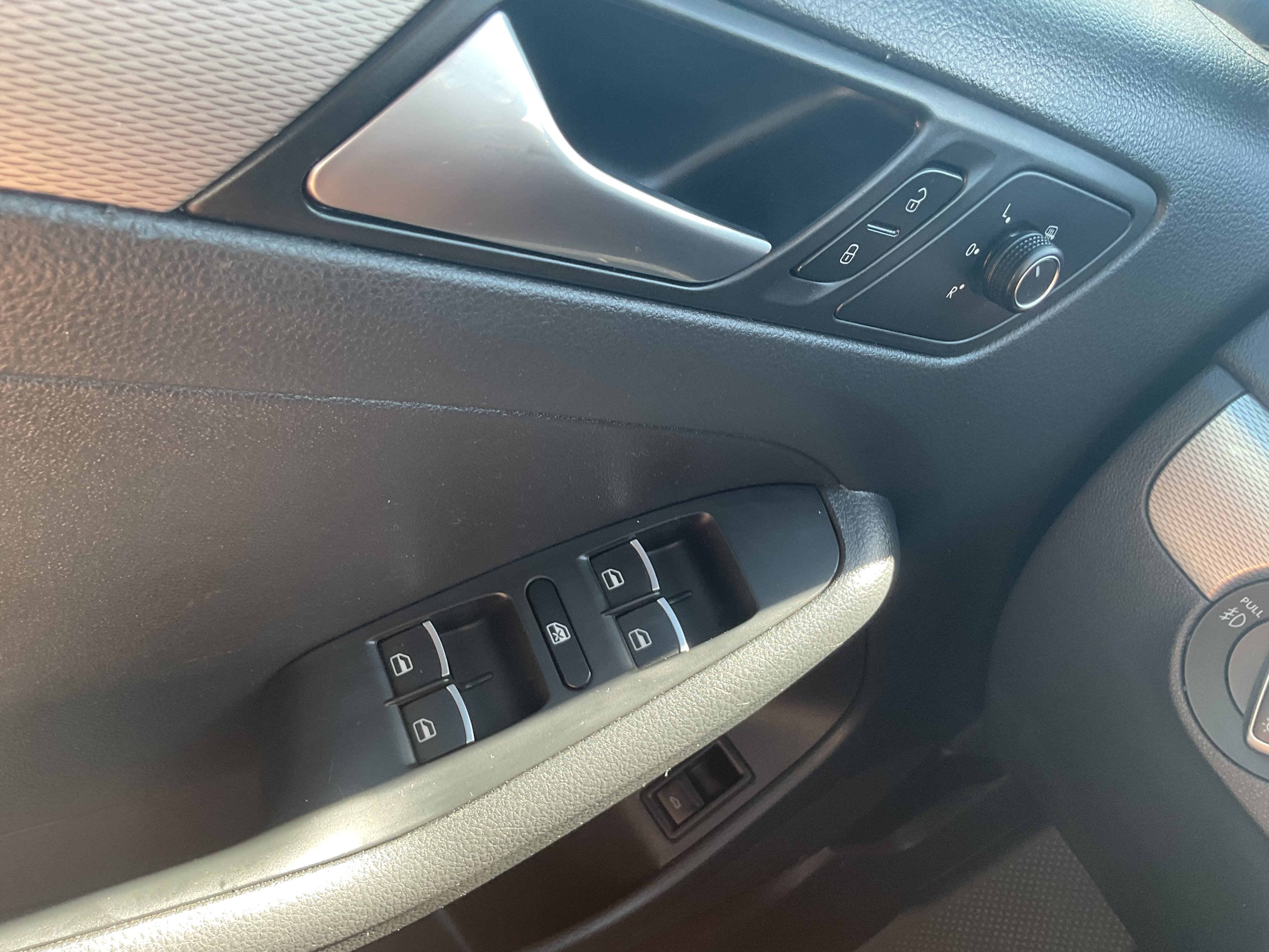 Used 2015 Volkswagen Jetta SE FWD image 16