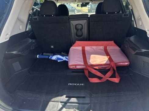 Used 2020 Nissan Rogue S w/ Special Edition Package FWD image 11