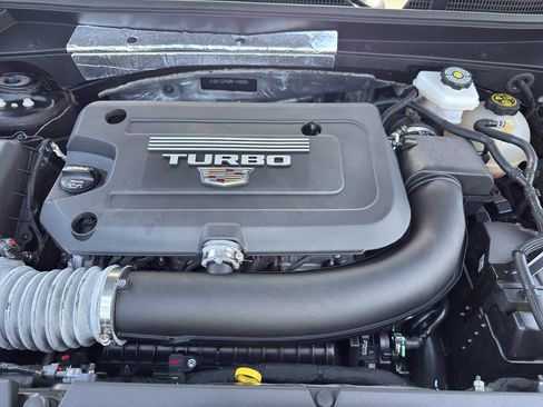 Used 2024 Cadillac XT4 Premium Luxury image 32