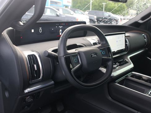 Used 2025 Ford Expedition Tremor AWD/4WD image 20