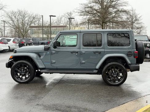 Used 2025 Jeep Wrangler Unlimited Sahara image 10