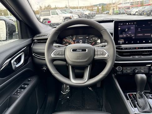 New 2026 Jeep Compass Latitude image 11